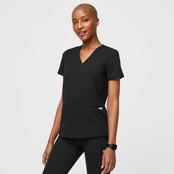 Figs Tops - FIGS Casma 3-Pocket Scrub Top